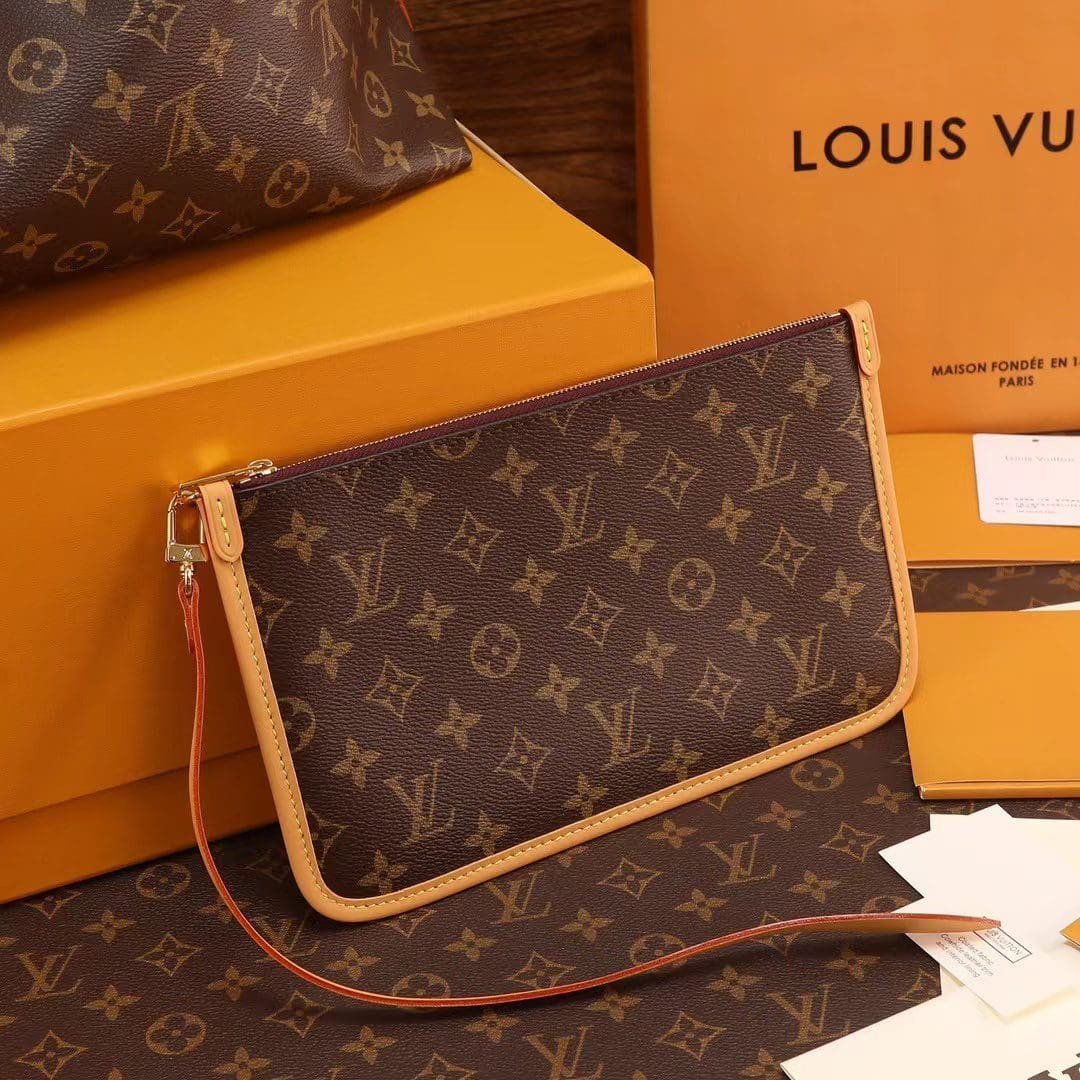 Louis Vuitton CarryAll MM Monogram - Image 9