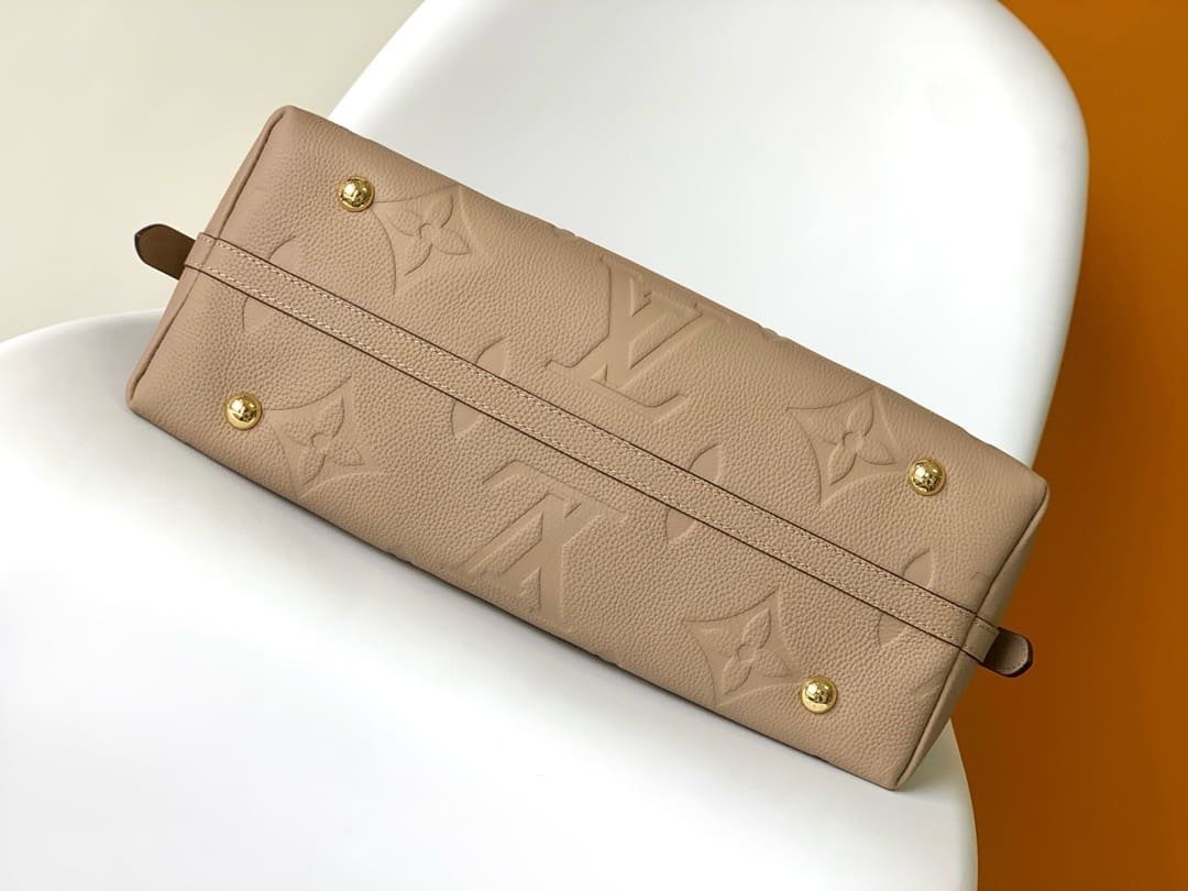 Louis Vuitton CarryAll MM - Image 5
