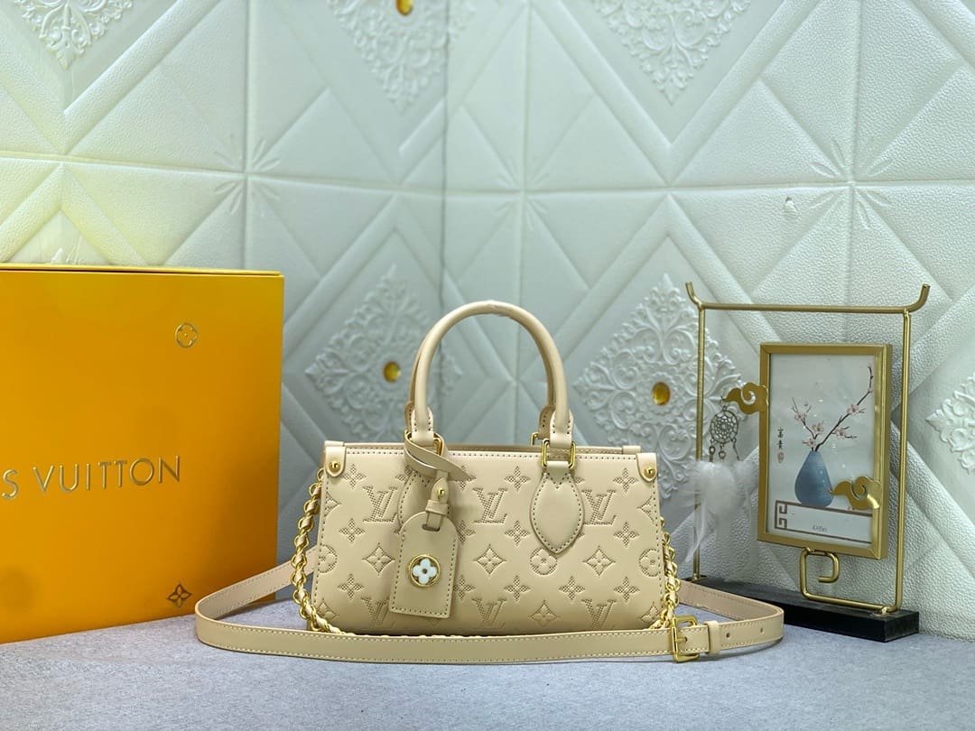 Alternative view of Louis Vuitton OnTheGo East West Calfskin