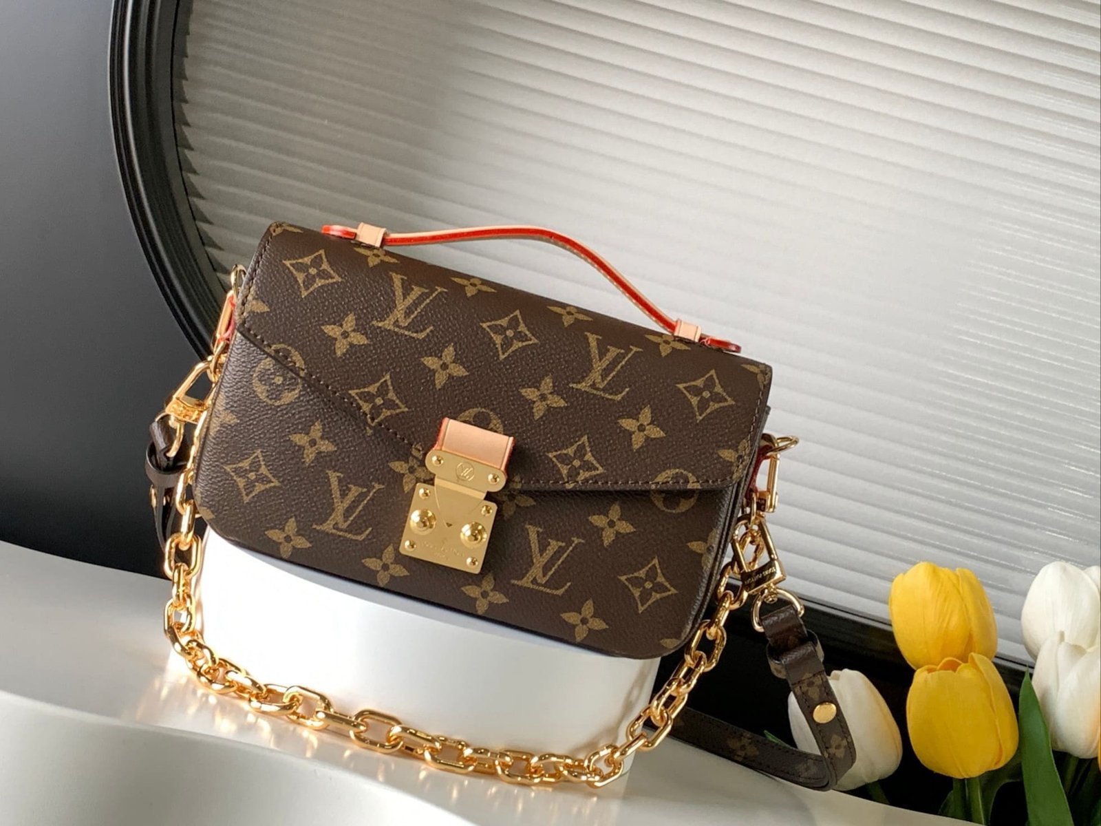Alternative view of Louis Vuitton Métis East West Monogram