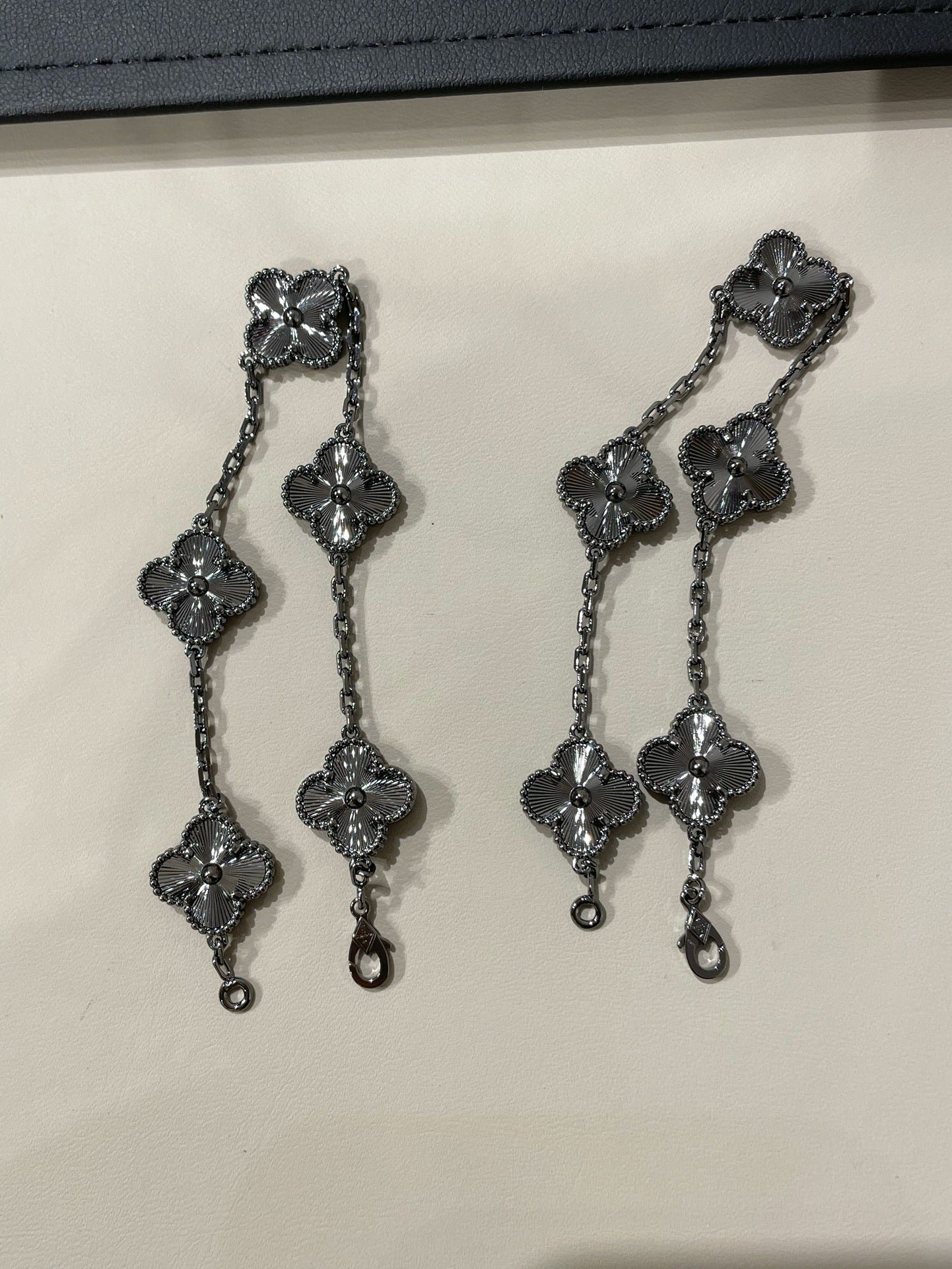 Van Cleef VA 5 Motifs Black Stone Silver Bracelet