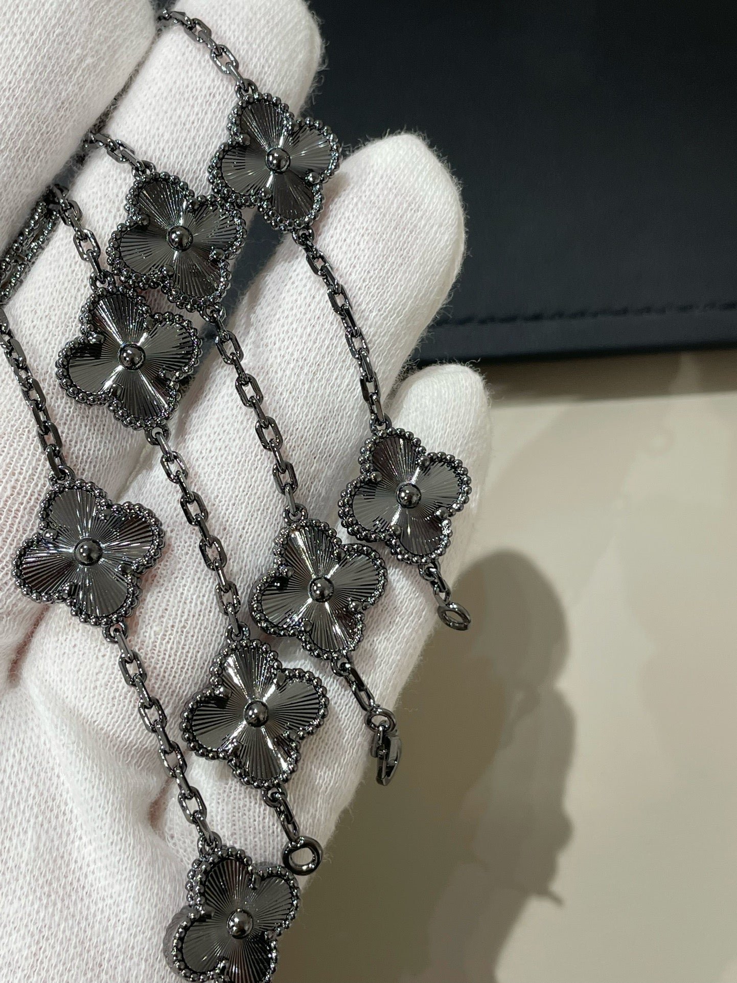 Van Cleef VA 5 Motifs Black Stone Silver Bracelet - Image 3