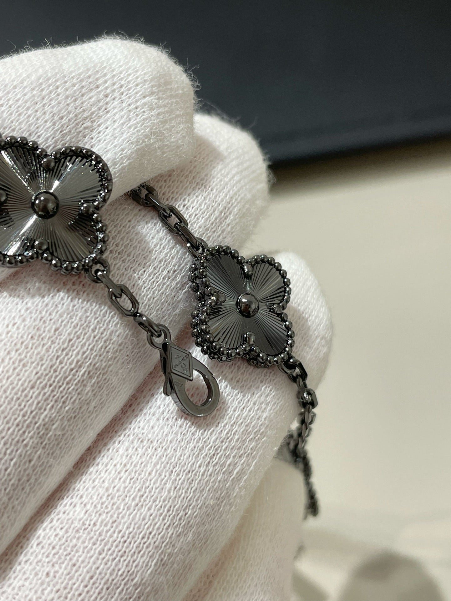 Van Cleef VA 5 Motifs Black Stone Silver Bracelet - Image 5