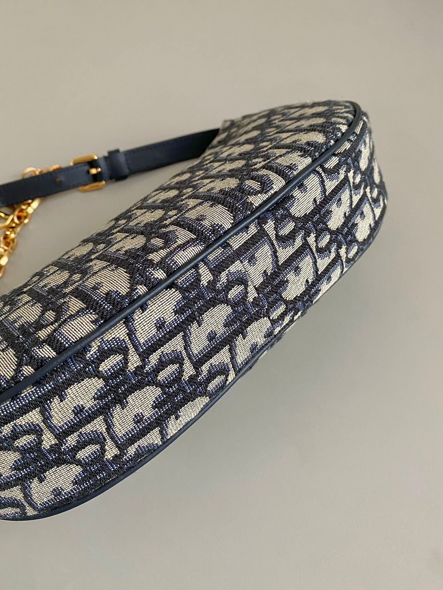 Dior Lounge Blue Oblique Jacquard Hand Bag - Image 4
